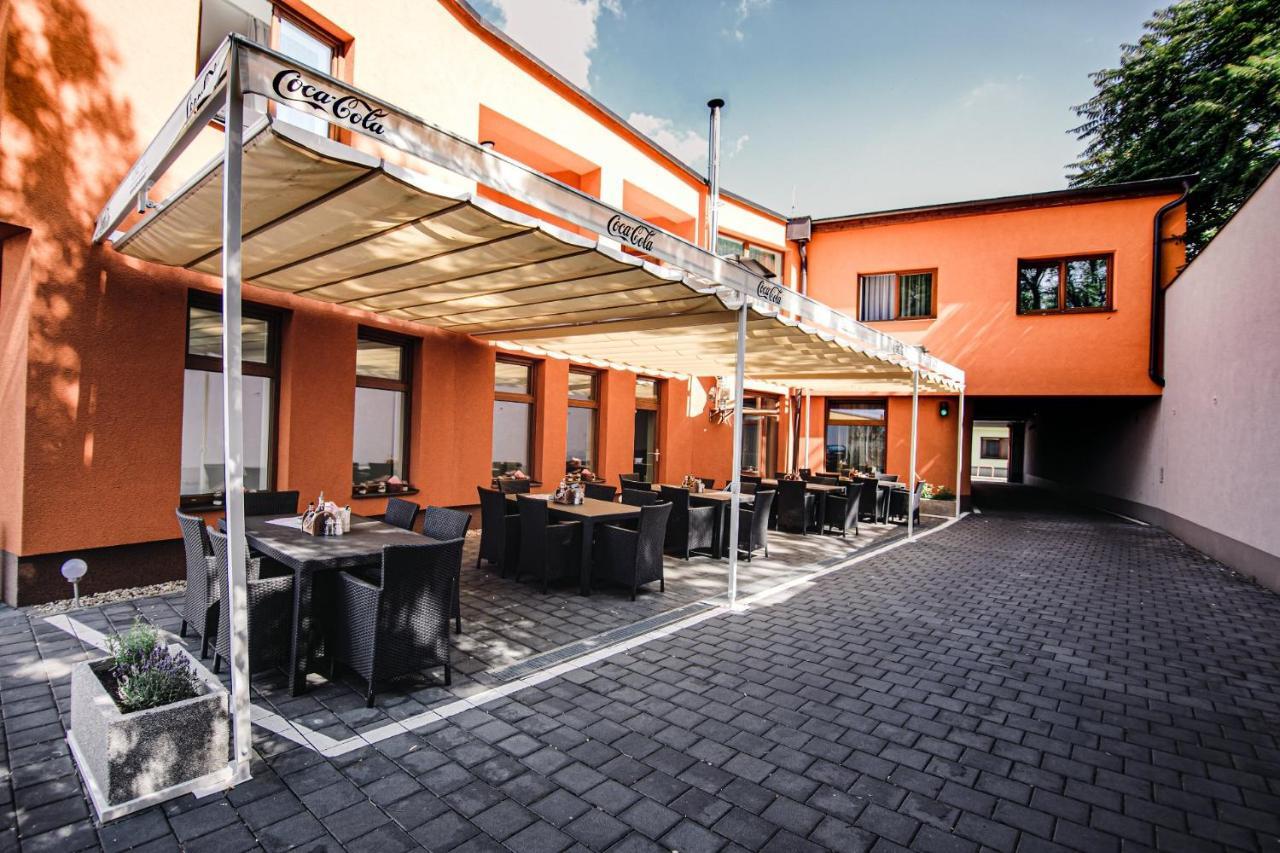 Hotel U Kostela Модржице Екстер'єр фото