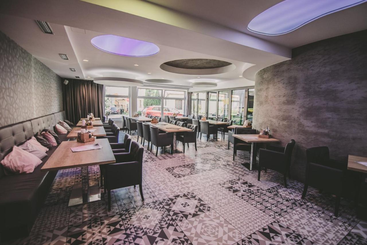 Hotel U Kostela Модржице Екстер'єр фото